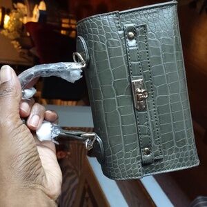 Elegant Green Croc-Embossed Tan Handbag